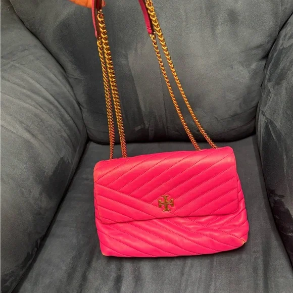 Tory Burch Kira Hot Pink Quilted Women's Bag - Picture 2 of 12